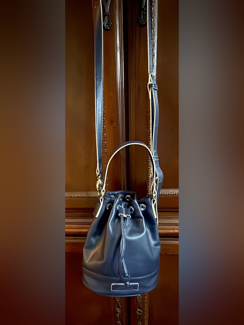 Vera Bradley NWOT Vegan leather Navy
Bucket/crossbody bag w/ 
Silver Hardware - Picture 6 of 13